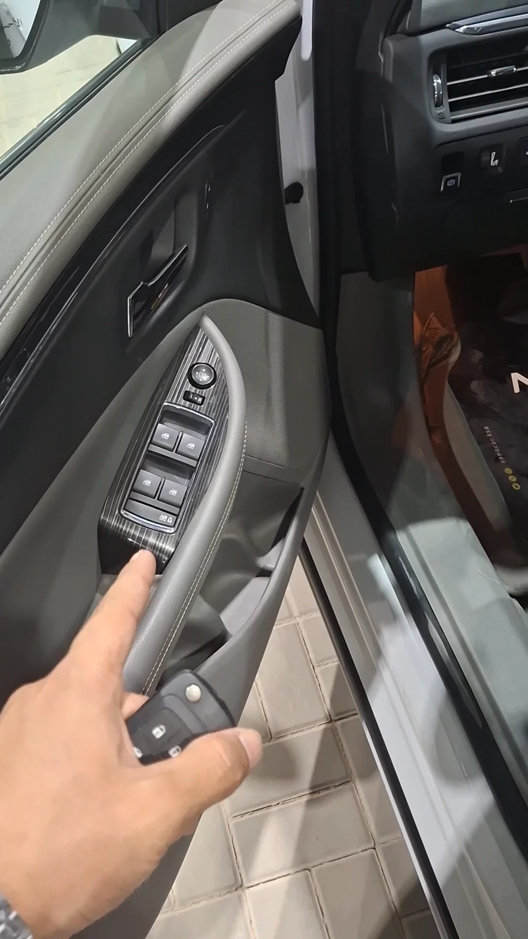 Car video thumbnail 1 of 7