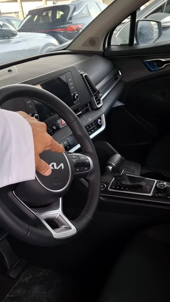 Car video thumbnail 1 of 10