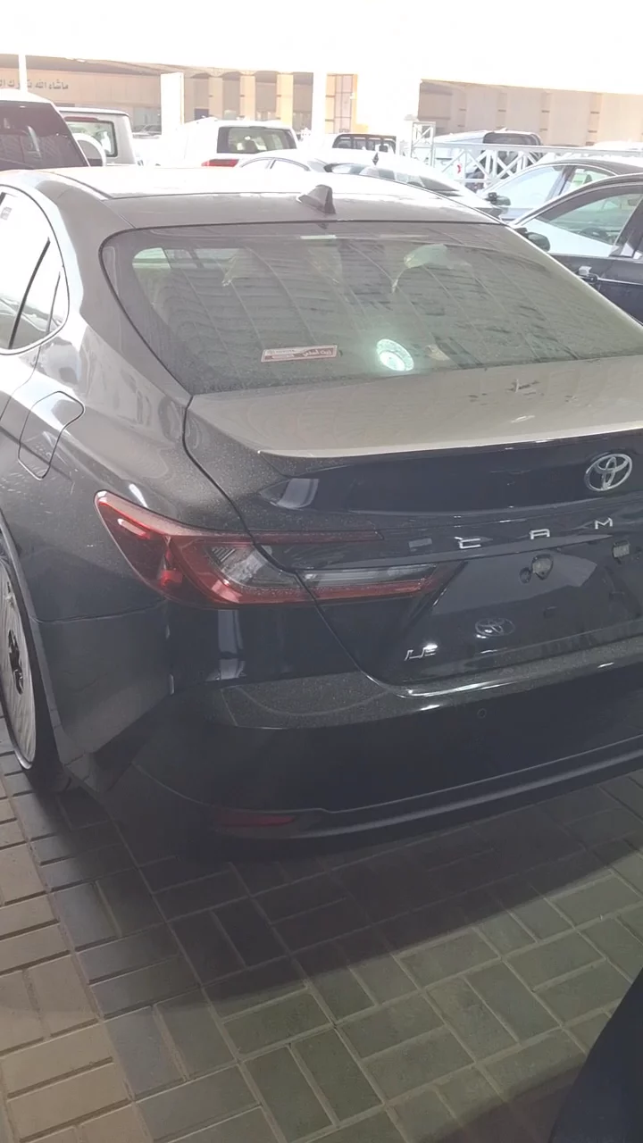 تويوتا كامري LE 2025