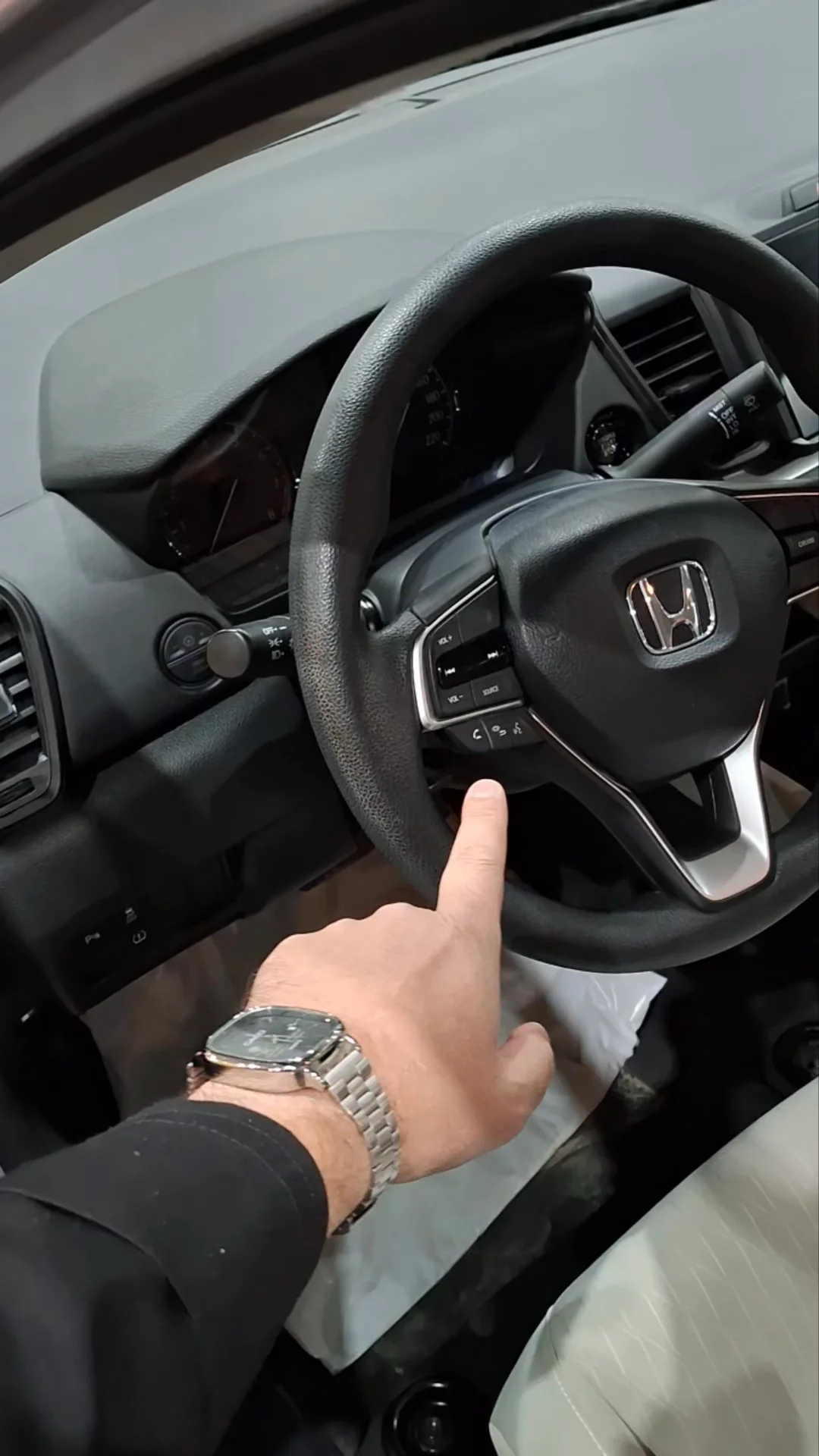 Car video thumbnail 1 of 10