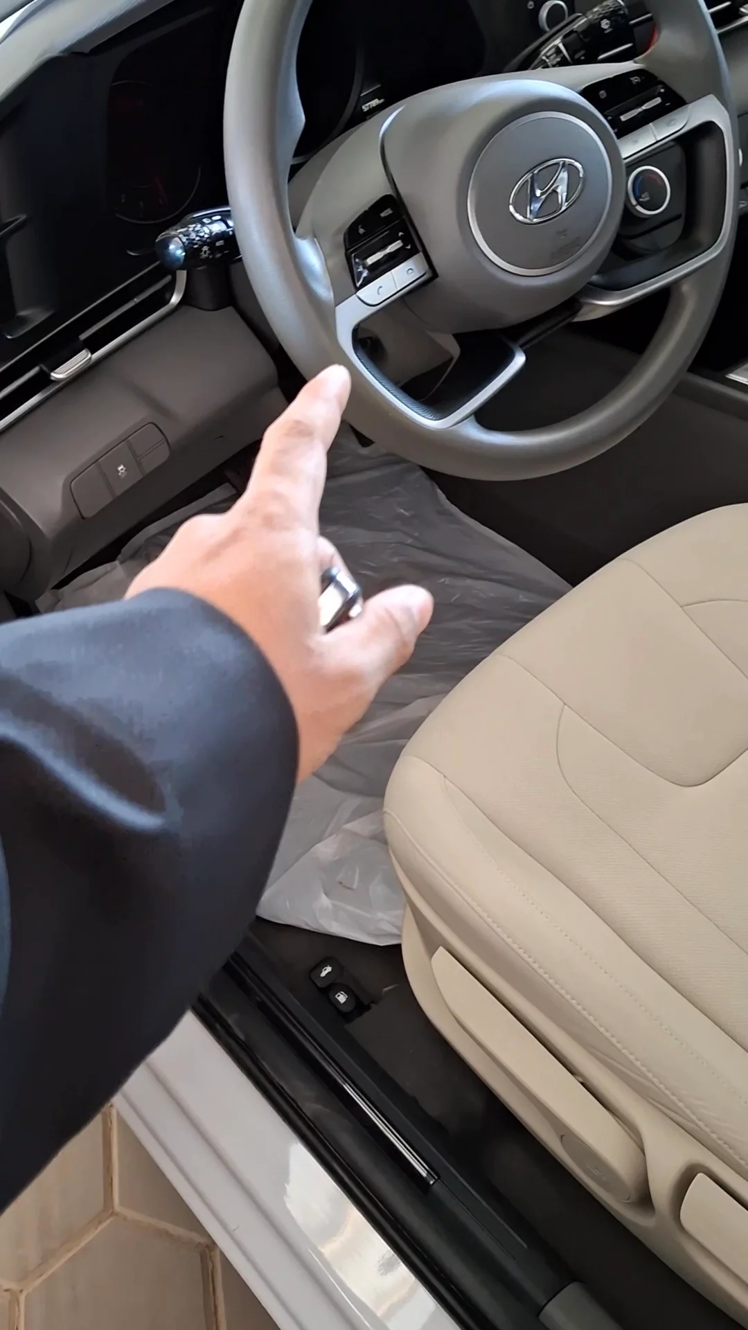 Car video thumbnail 1 of 7