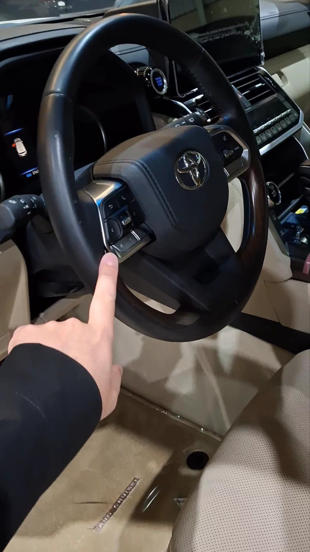 Car video thumbnail 1 of 9