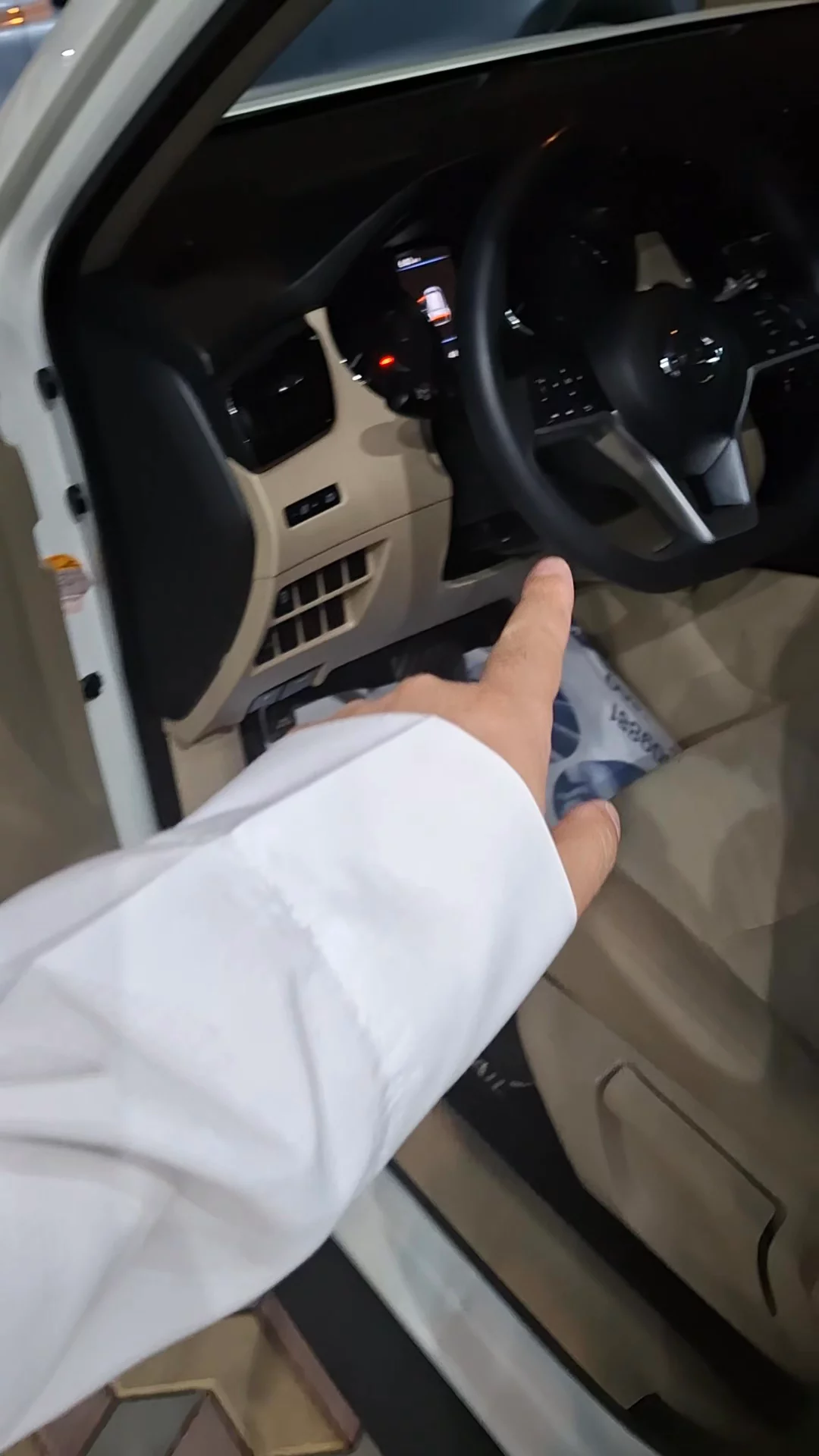 Car video thumbnail 1 of 10