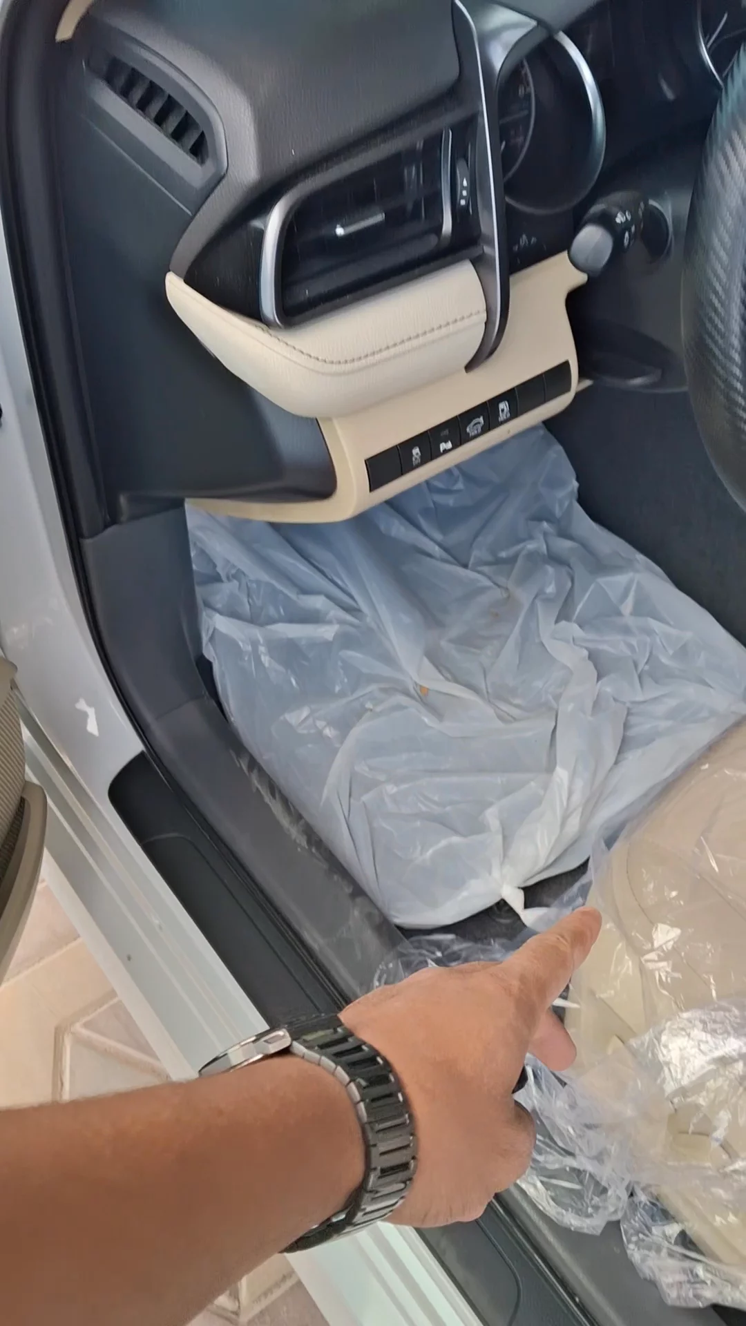 Car video thumbnail 1 of 7