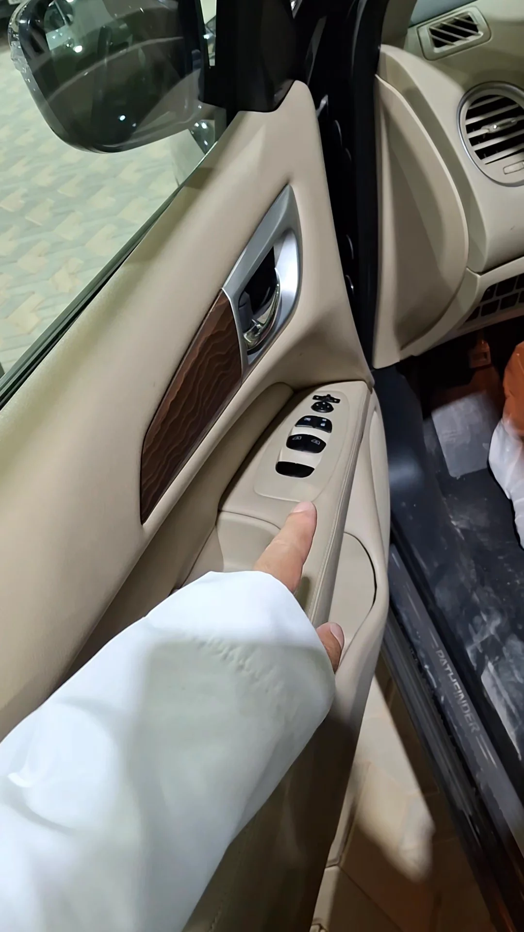 Car video thumbnail 1 of 9