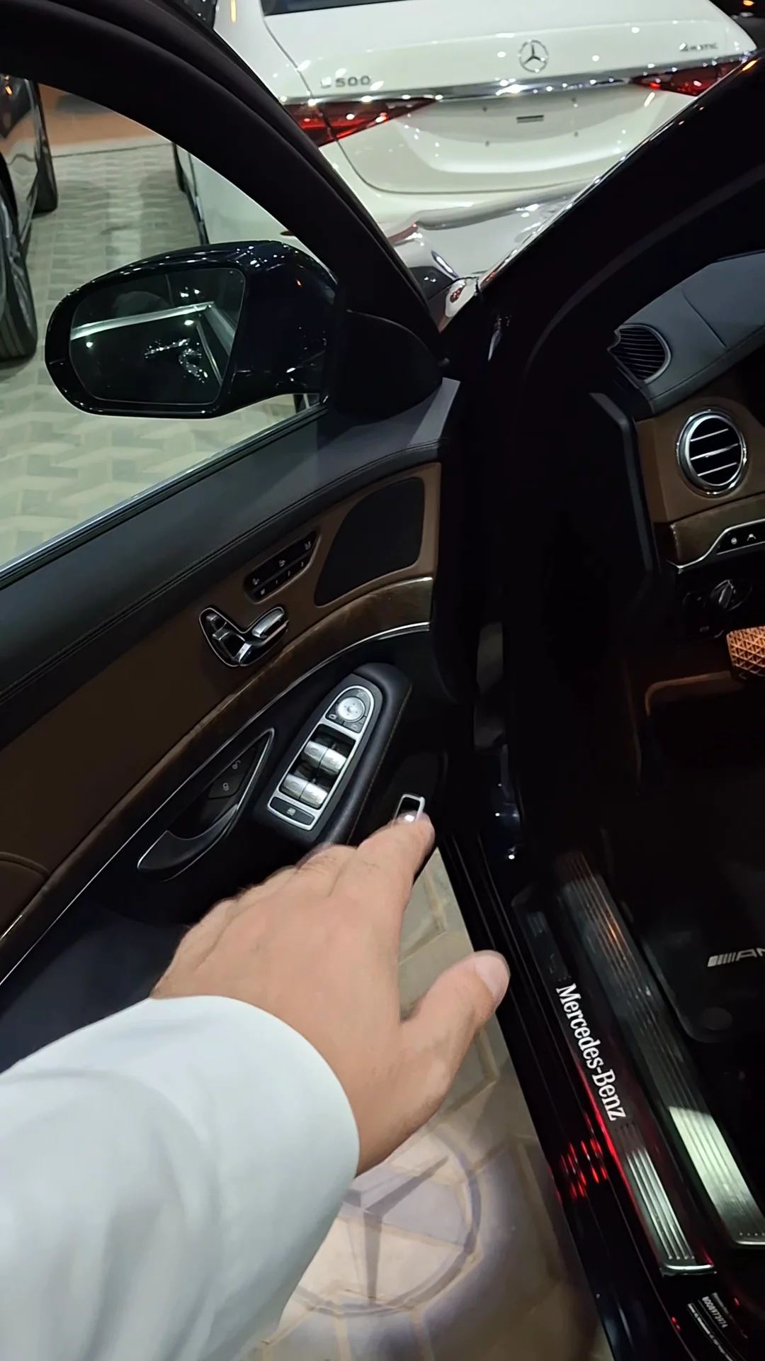 Car video thumbnail 1 of 9