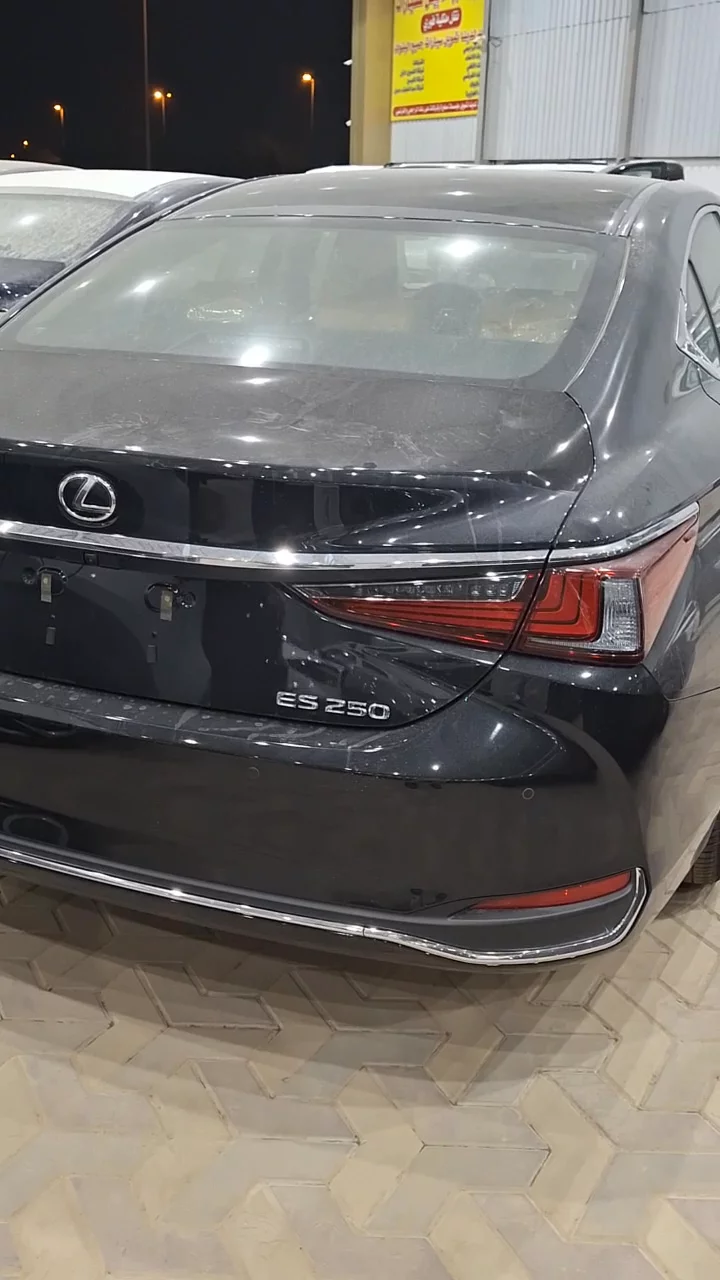 Car video thumbnail 1 of 9