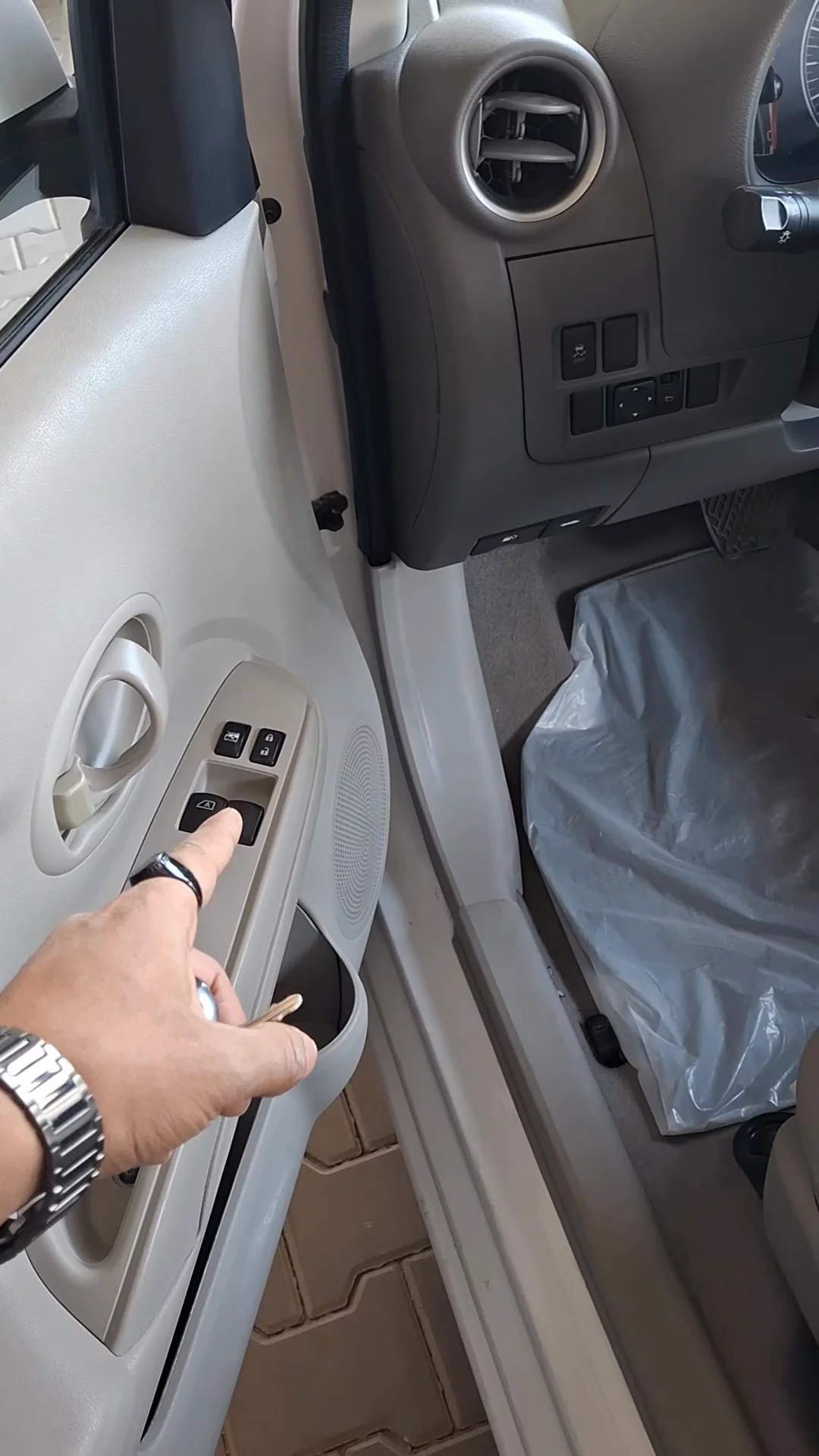 Car video thumbnail 1 of 7