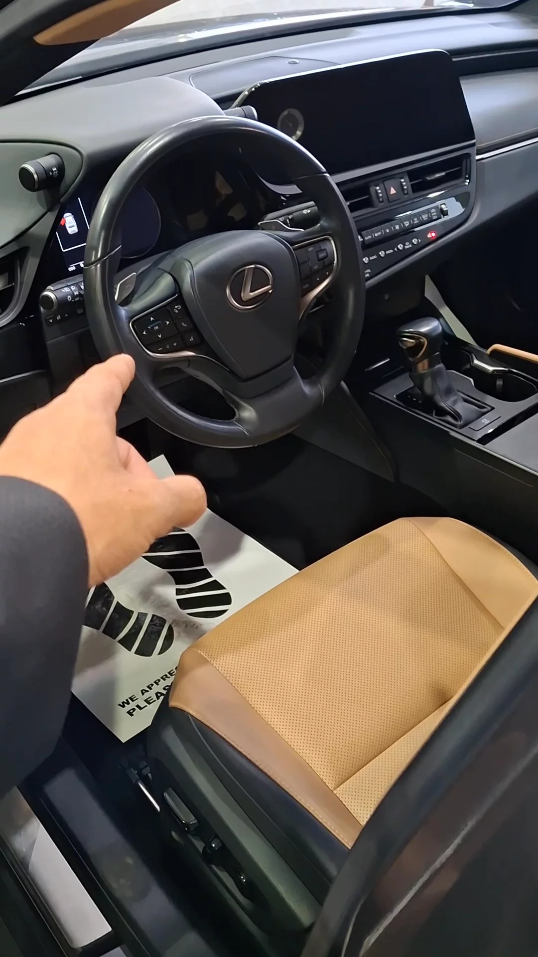 Car video thumbnail 1 of 10