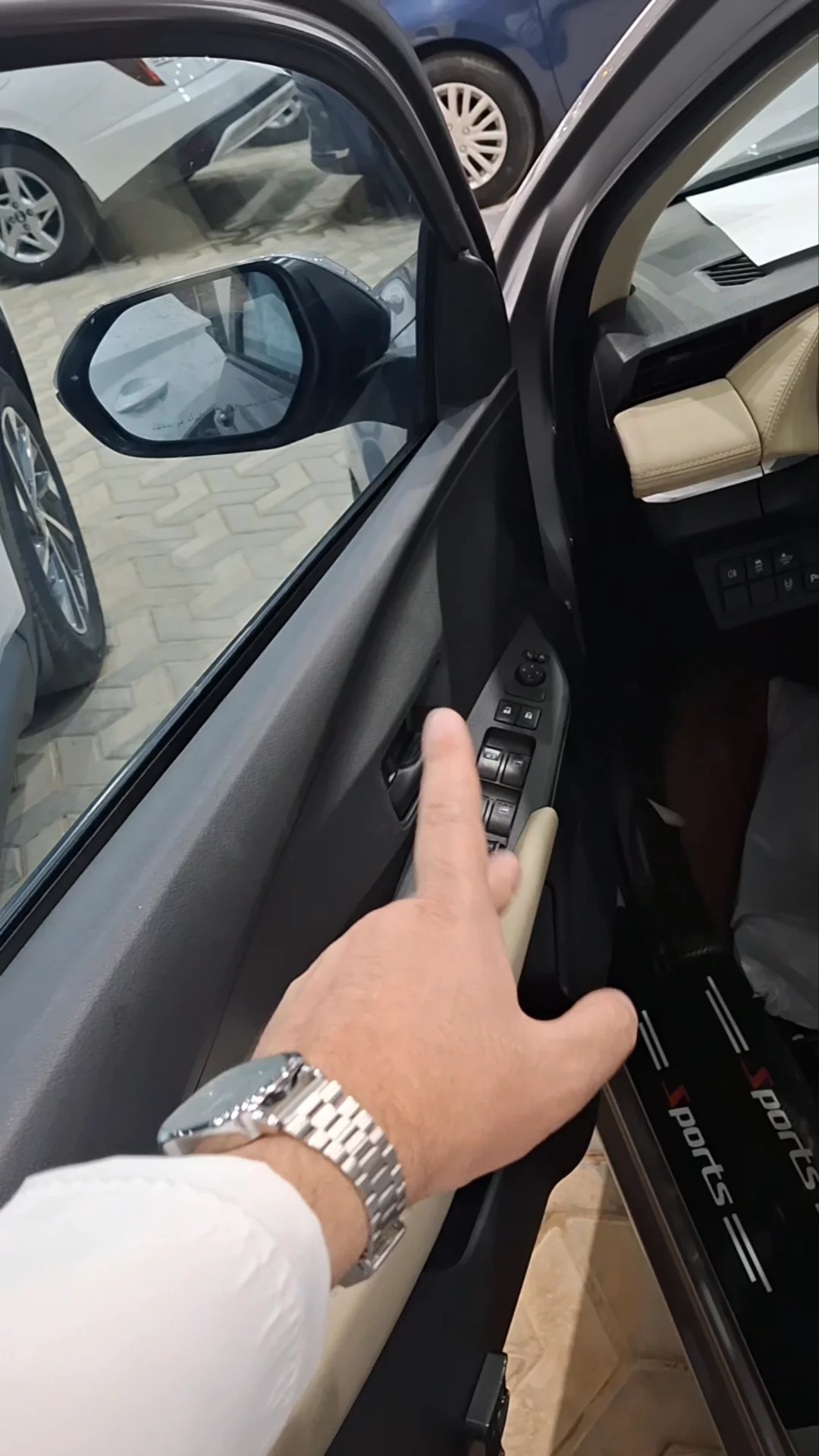 Car video thumbnail 1 of 10