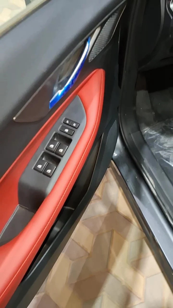 Car video thumbnail 1 of 9