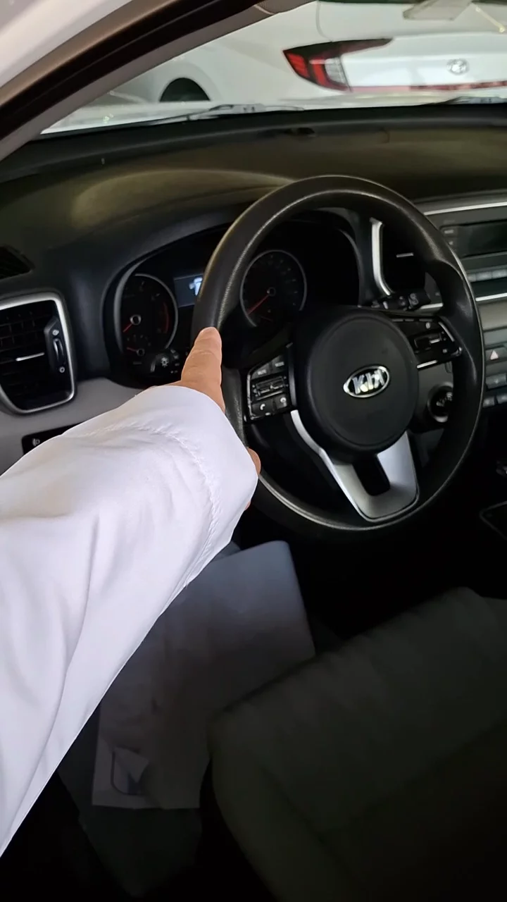 Car video thumbnail 1 of 9