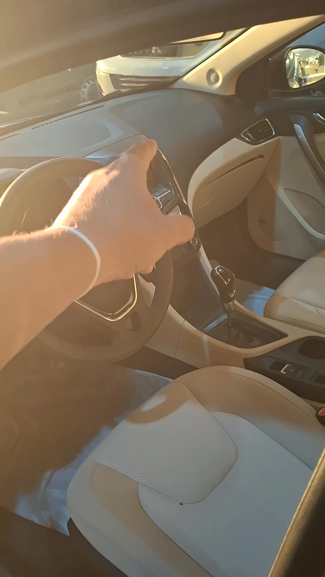 Car video thumbnail 1 of 8