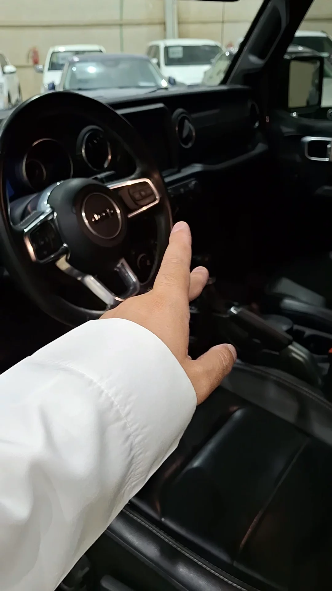 Car video thumbnail 1 of 9