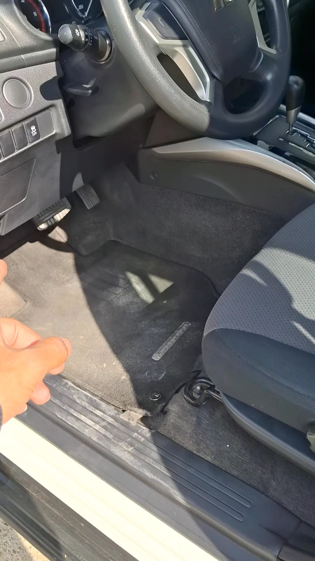 Car video thumbnail 1 of 8