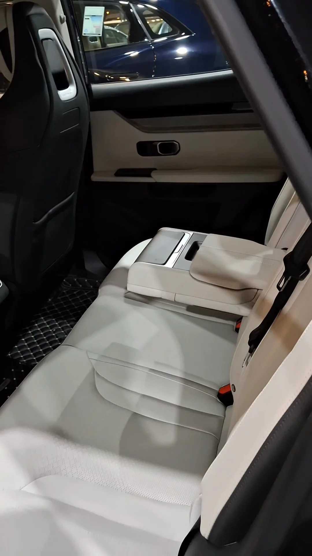 Car video thumbnail 1 of 9