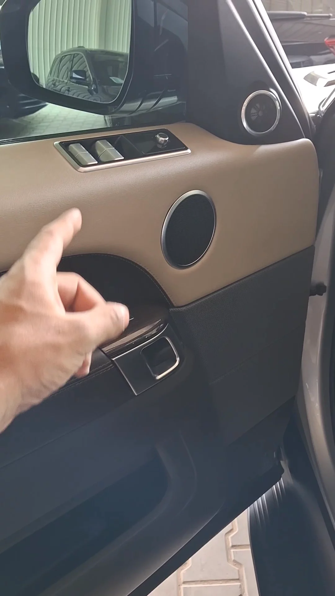 Car video thumbnail 1 of 10