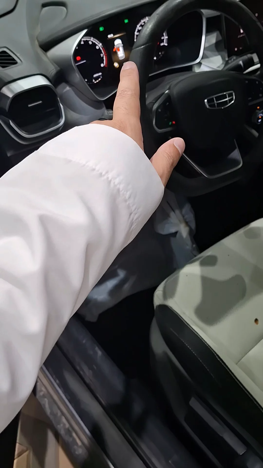 Car video thumbnail 1 of 9