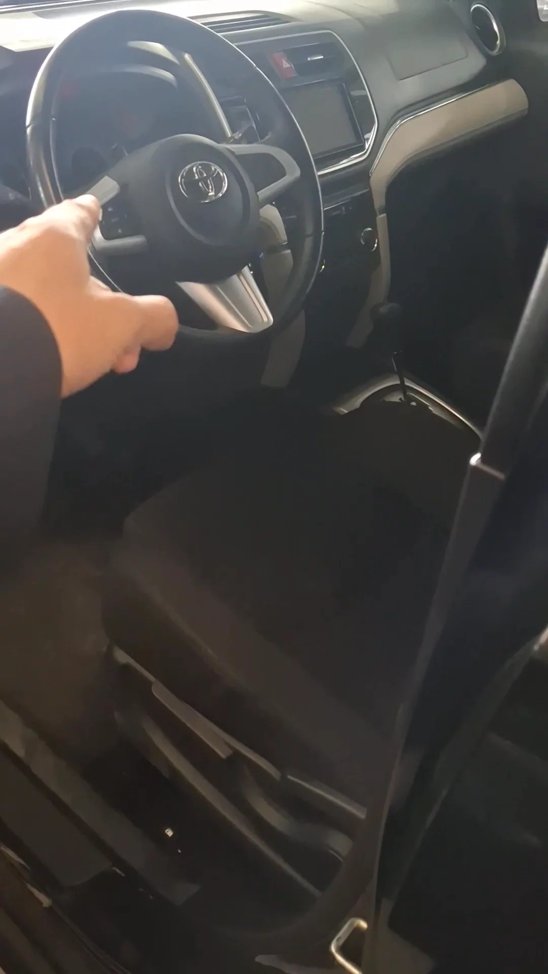 Car video thumbnail 1 of 7