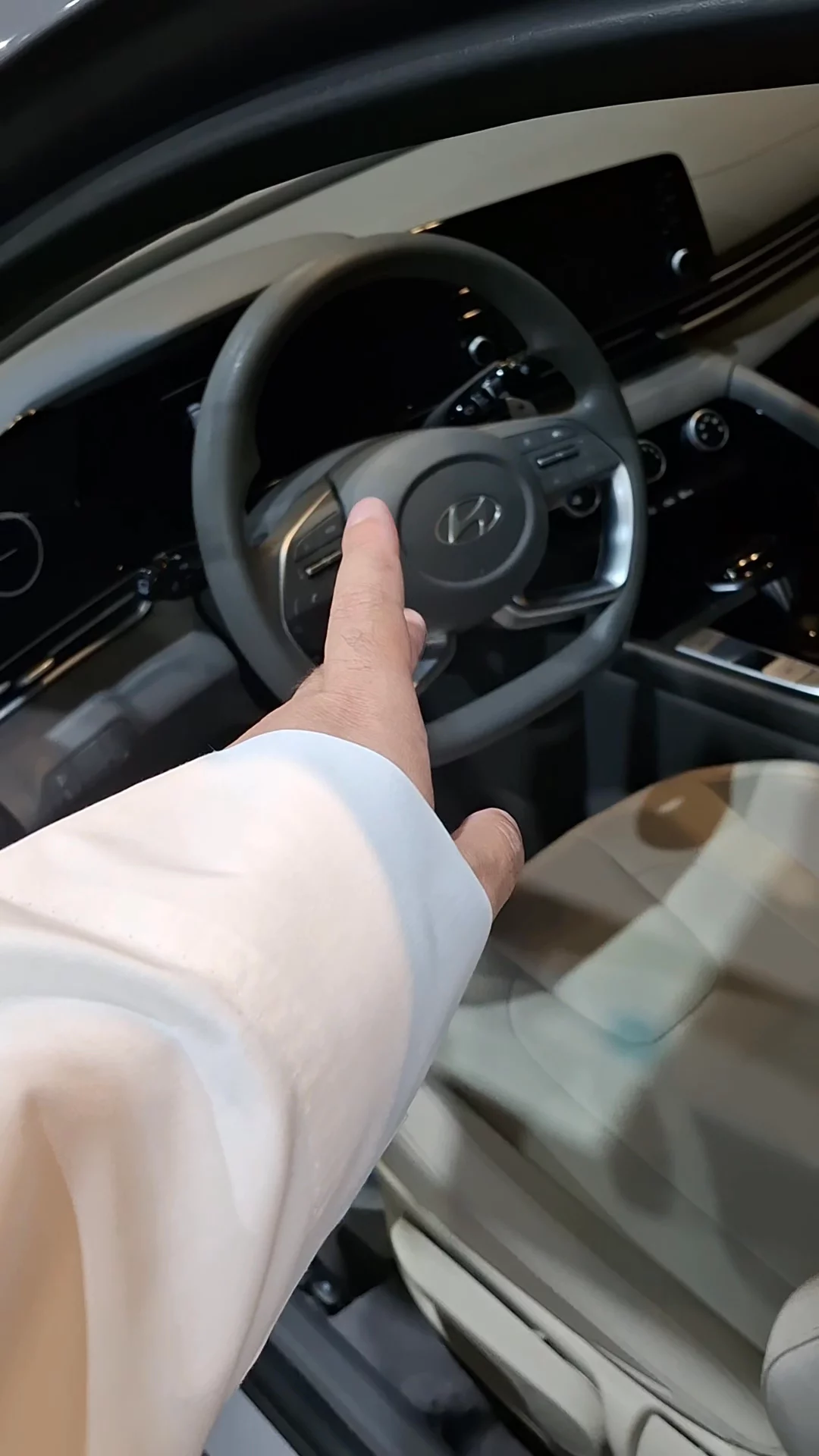 Car video thumbnail 1 of 10