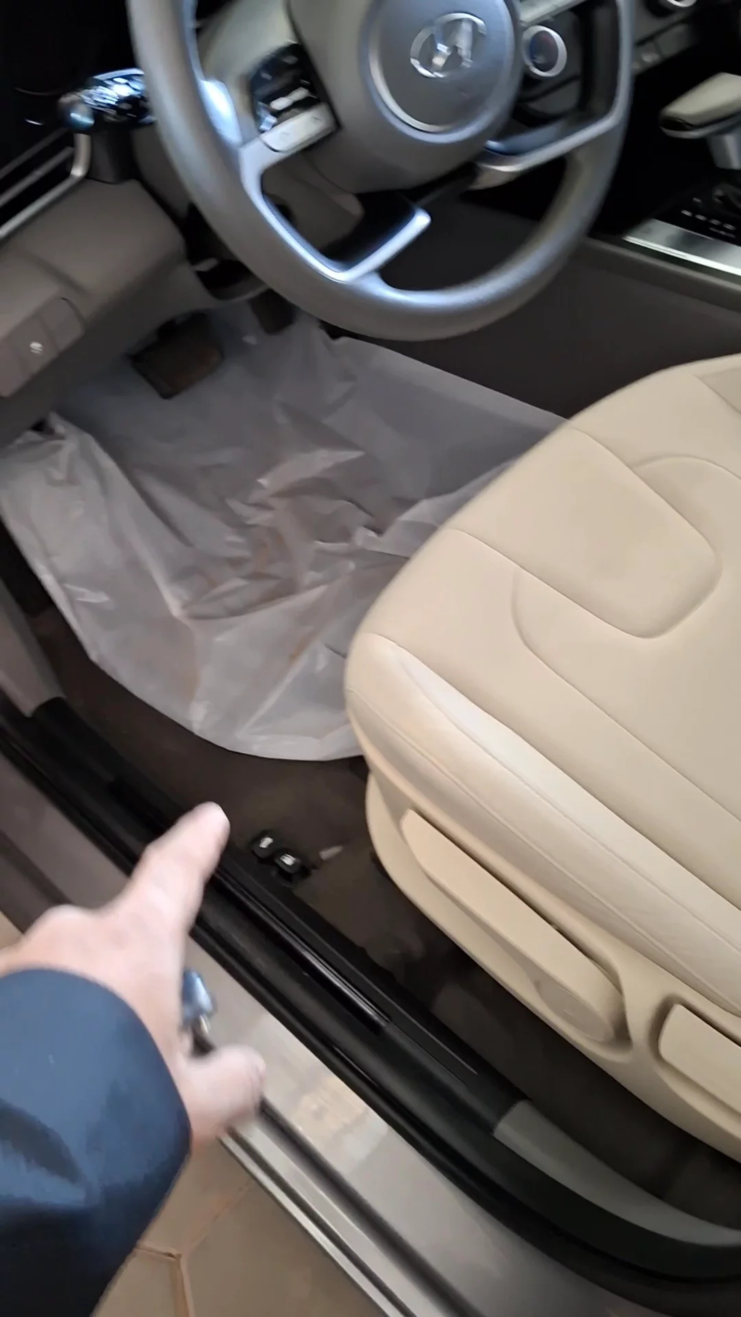 Car video thumbnail 1 of 10