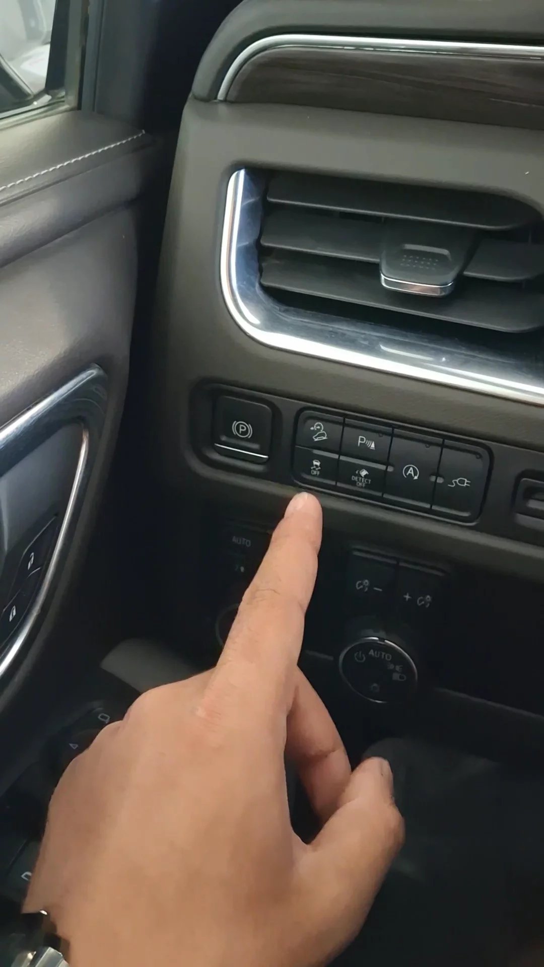 Car video thumbnail 1 of 8