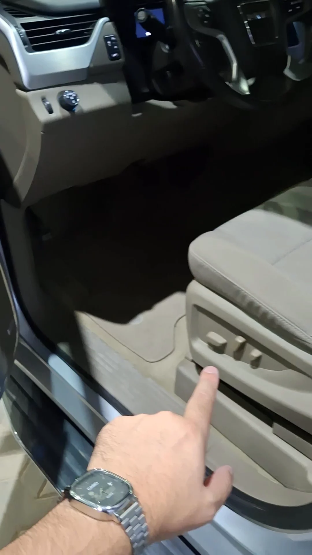 Car video thumbnail 1 of 9