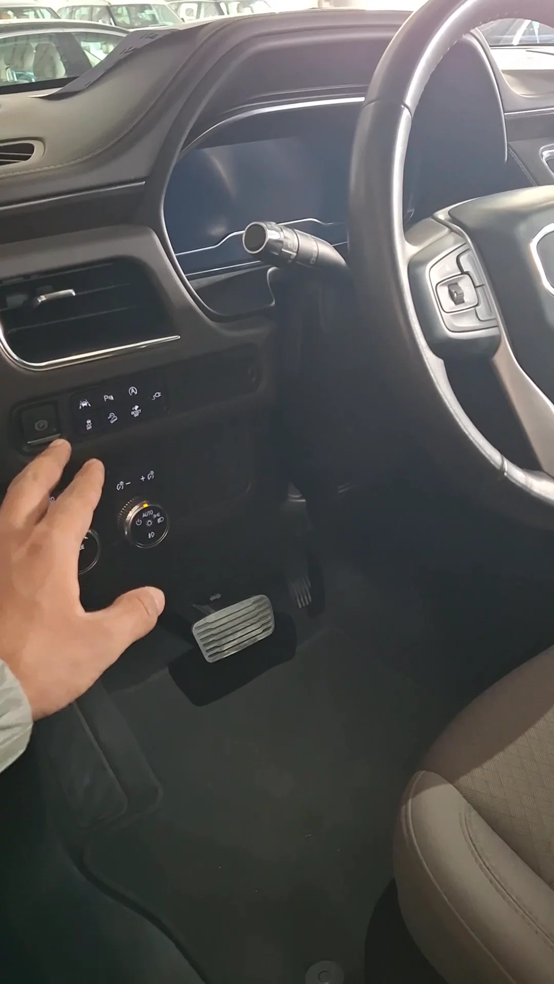 Car video thumbnail 1 of 8