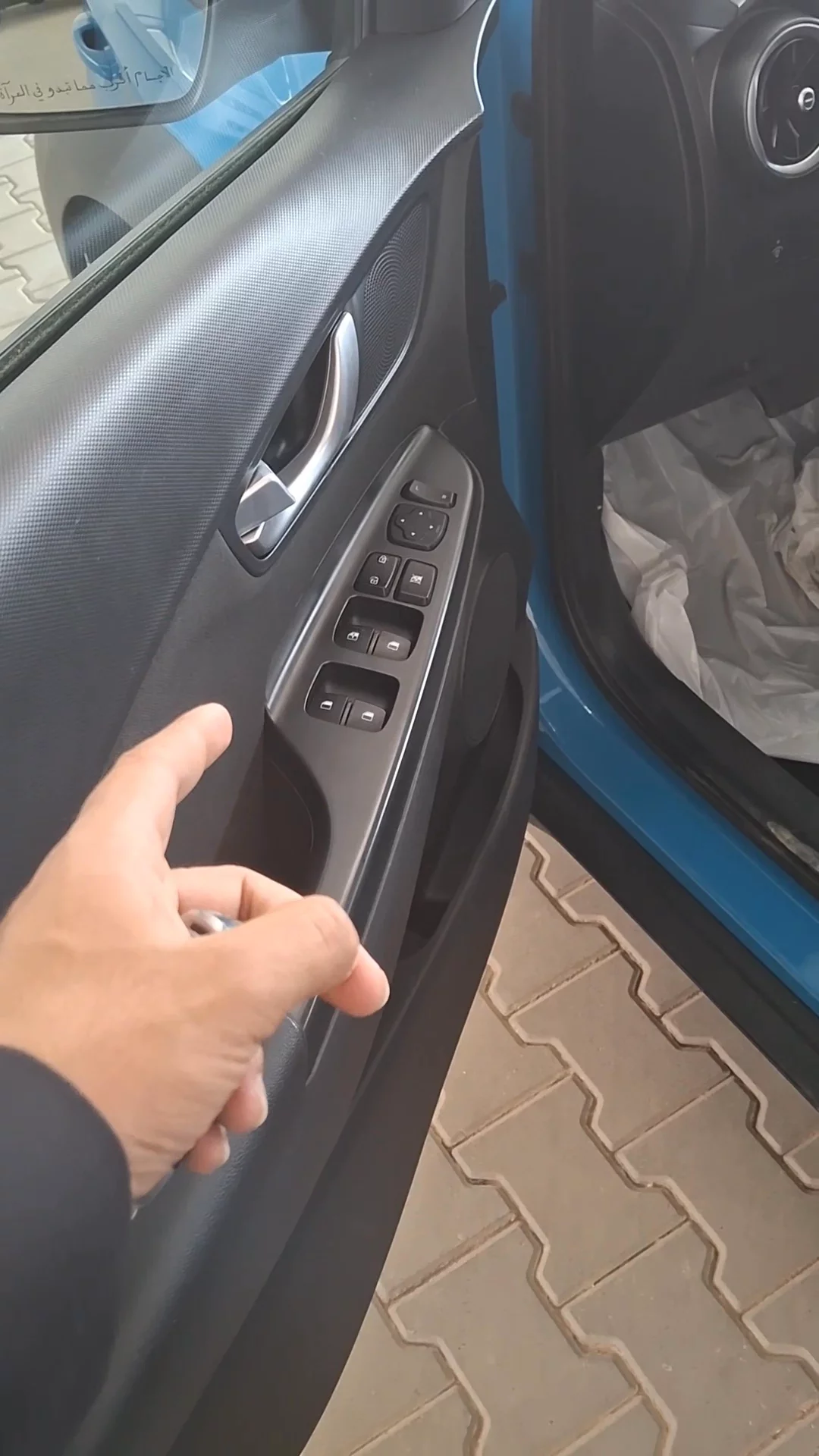 Car video thumbnail 1 of 8