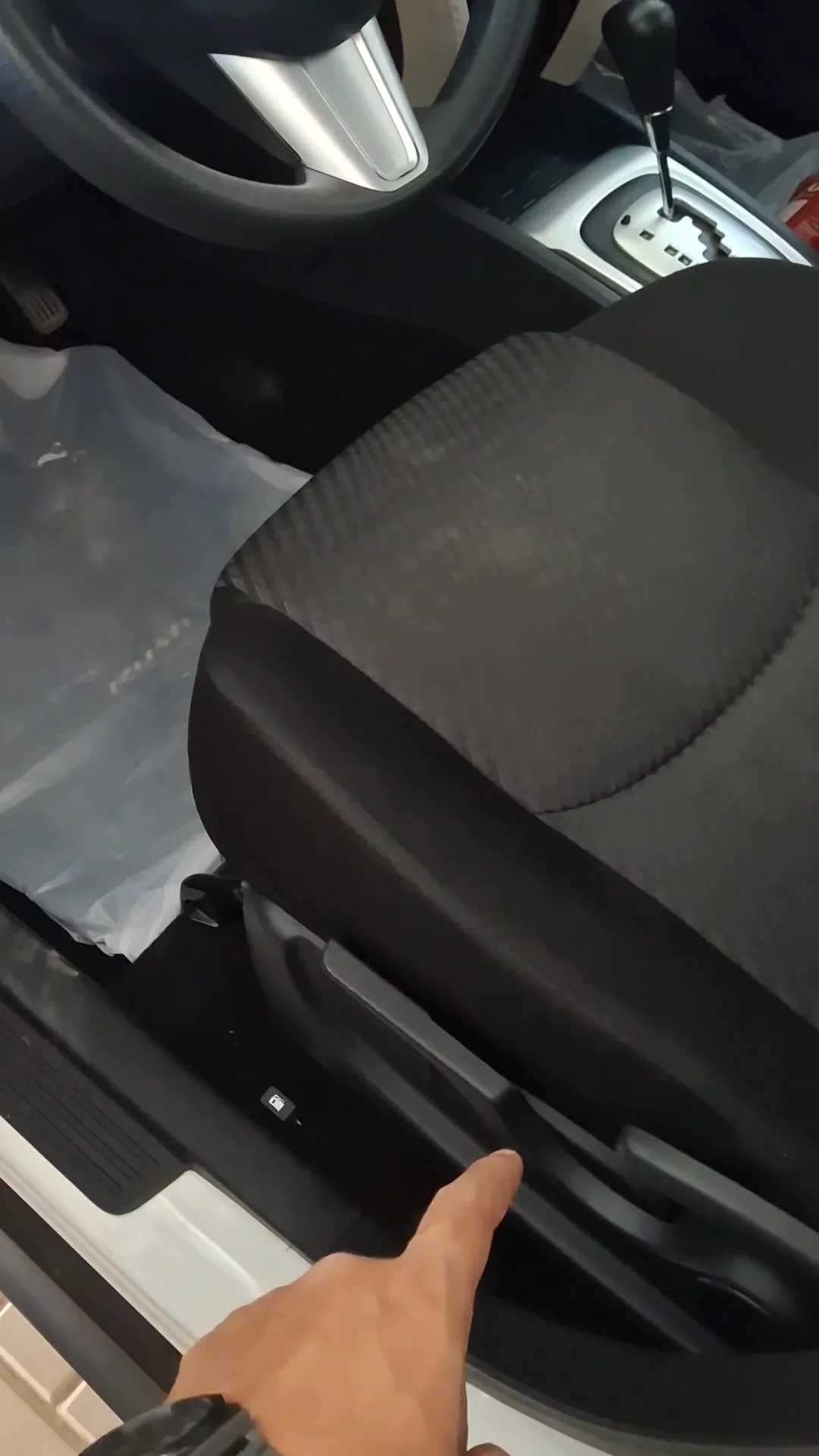 Car video thumbnail 1 of 8