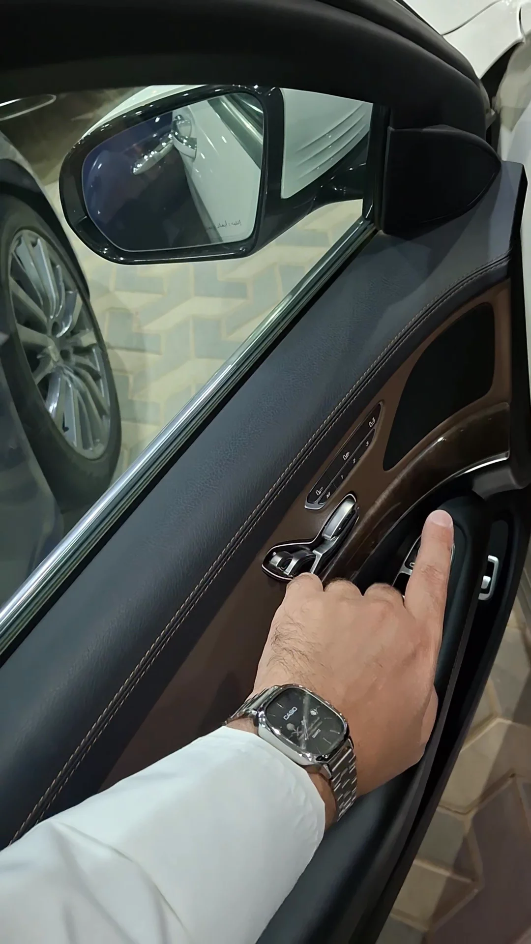 Car video thumbnail 1 of 9