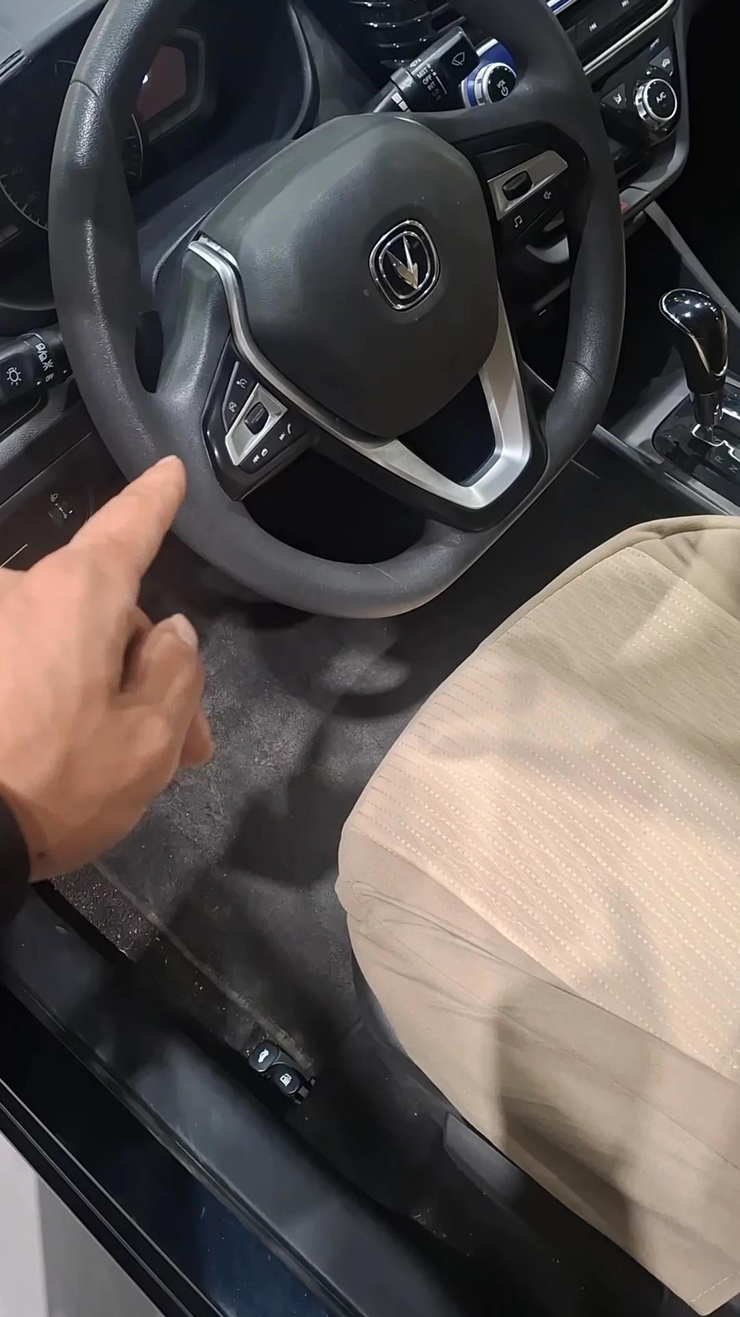 Car video thumbnail 1 of 8