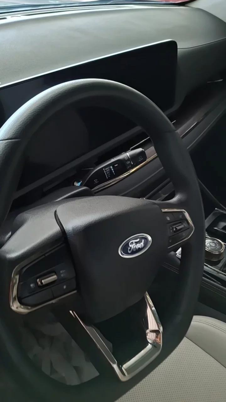 Car video thumbnail 1 of 9