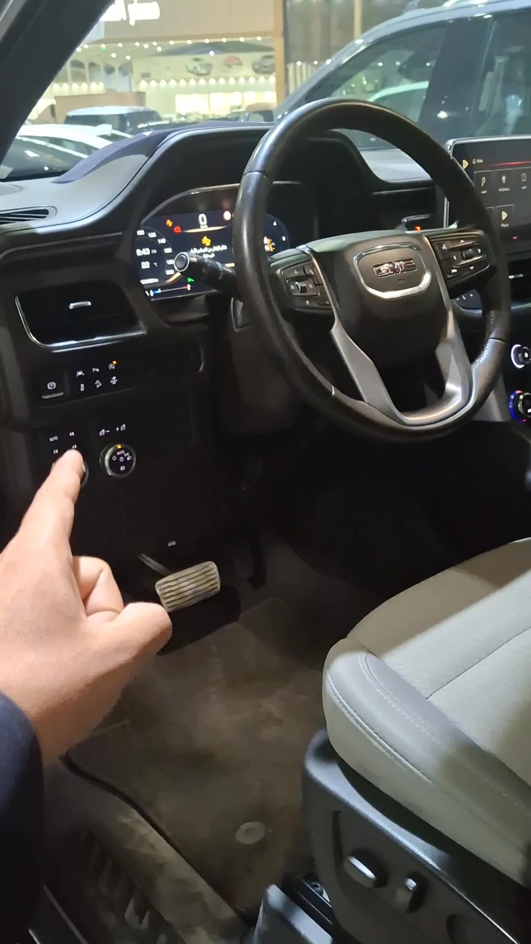 Car video thumbnail 1 of 7