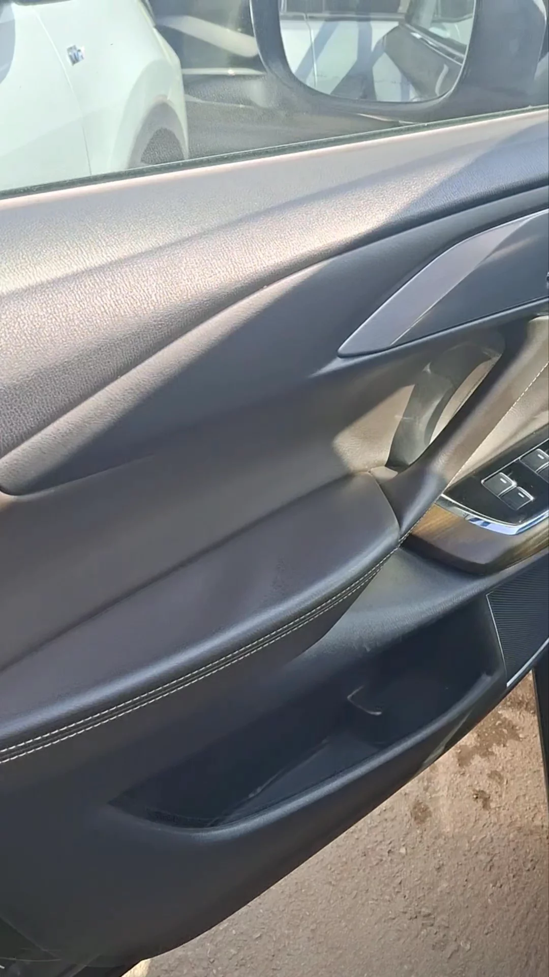 Car video thumbnail 1 of 9