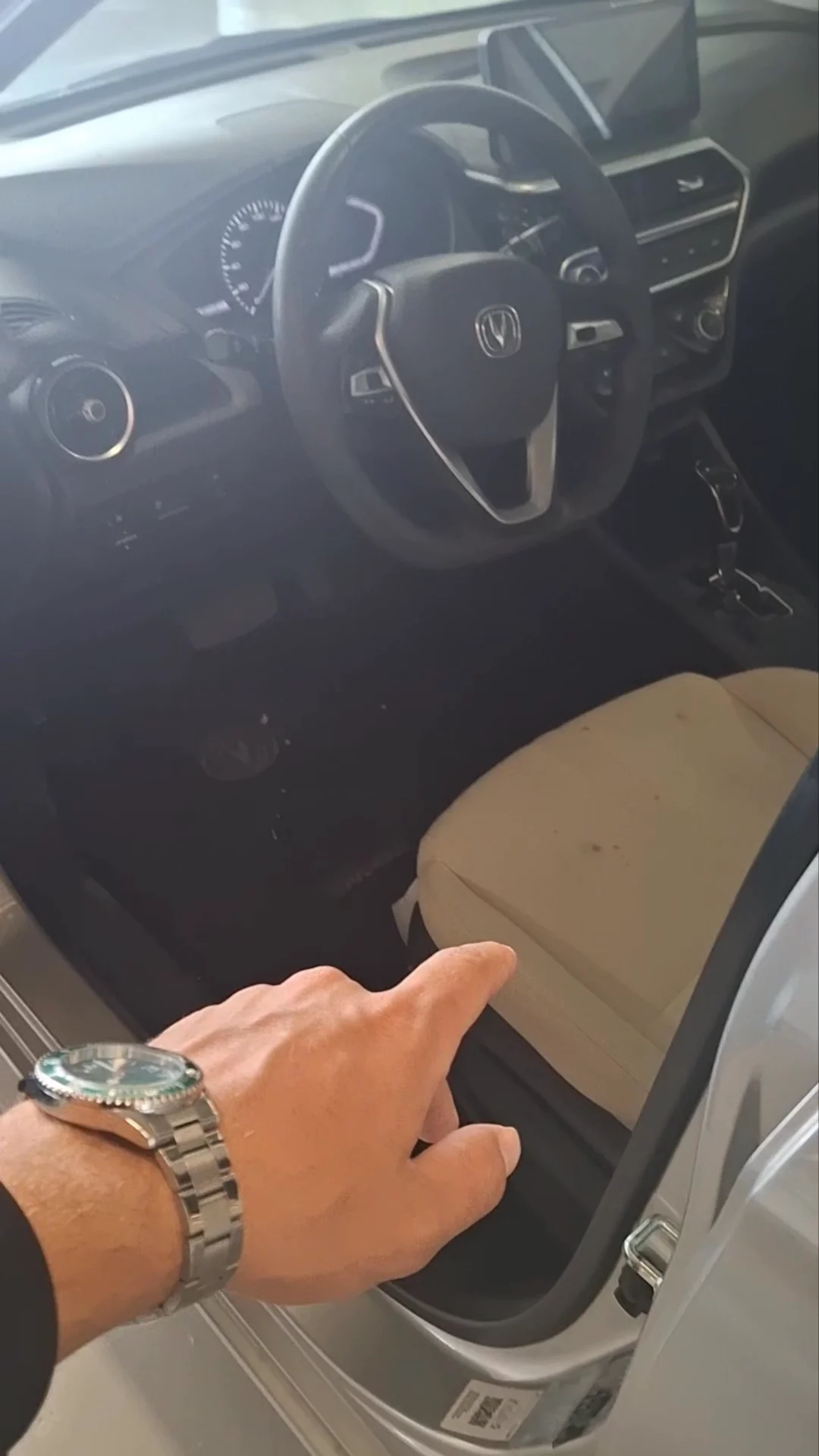 Car video thumbnail 1 of 7