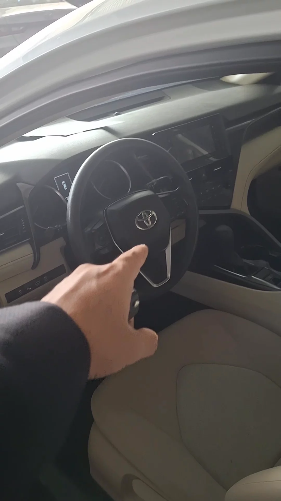 تويوتا كامري LE 2023