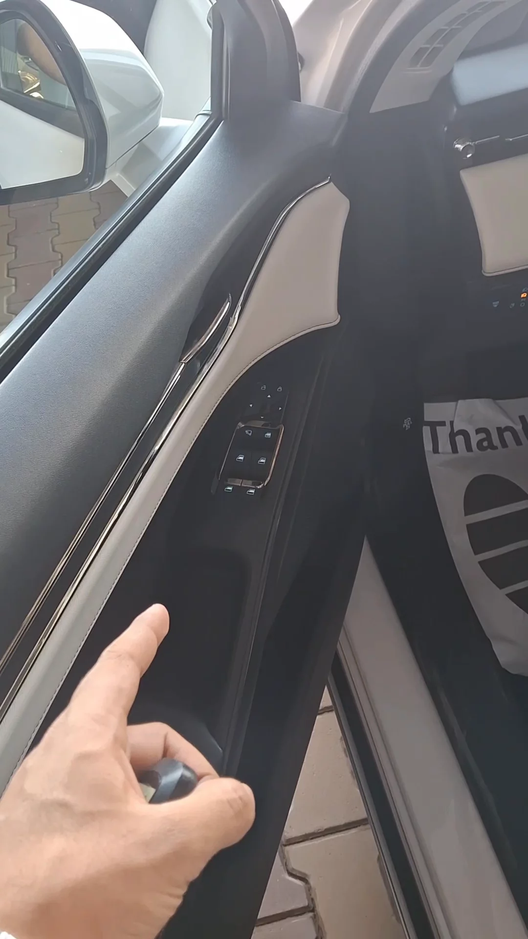 Car video thumbnail 1 of 8