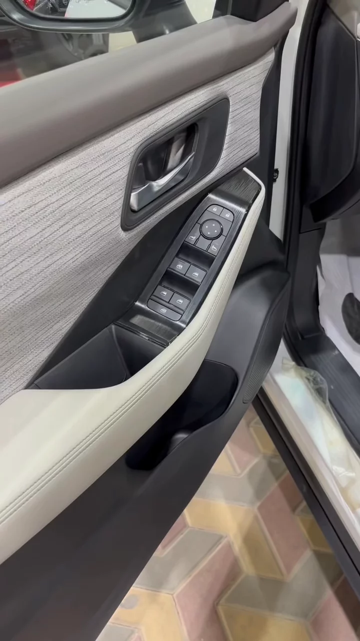 نيسان اكس تريل SV Plus 2025