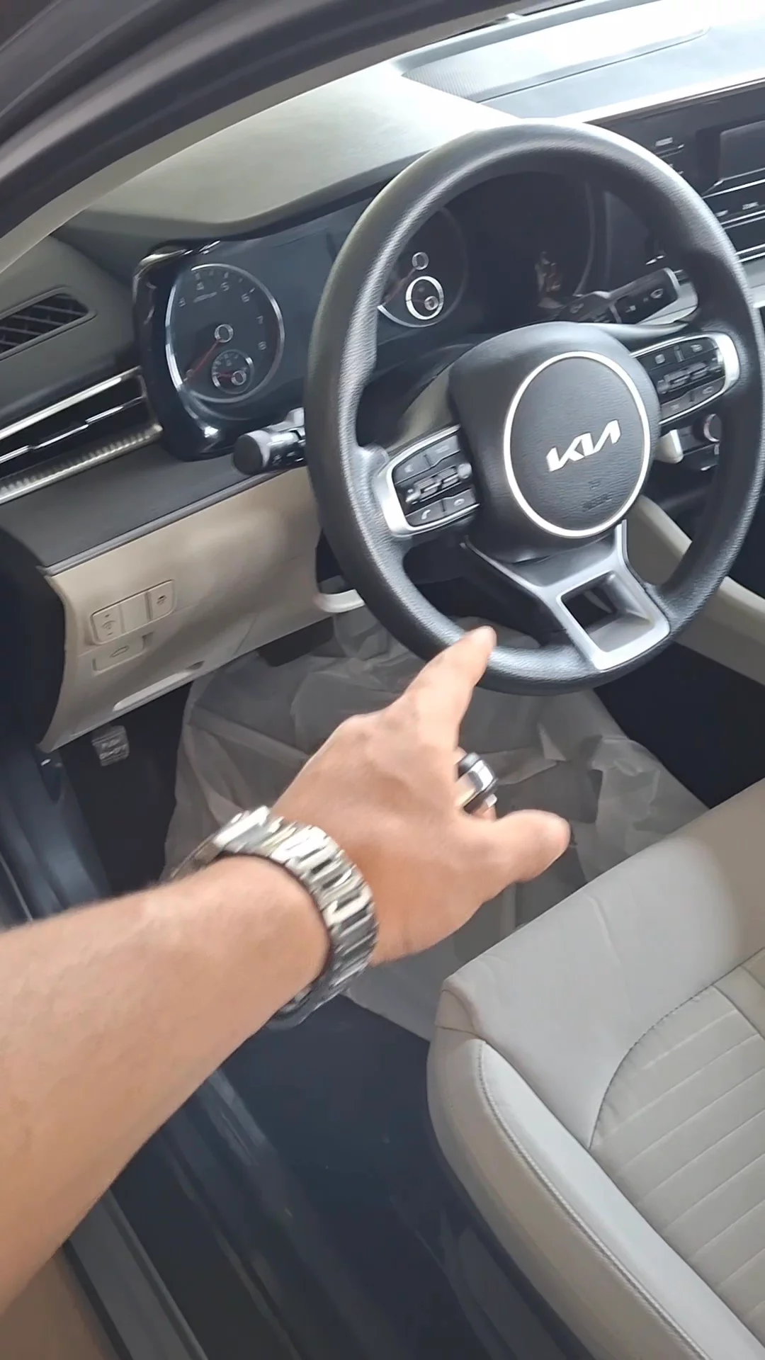 Car video thumbnail 1 of 9