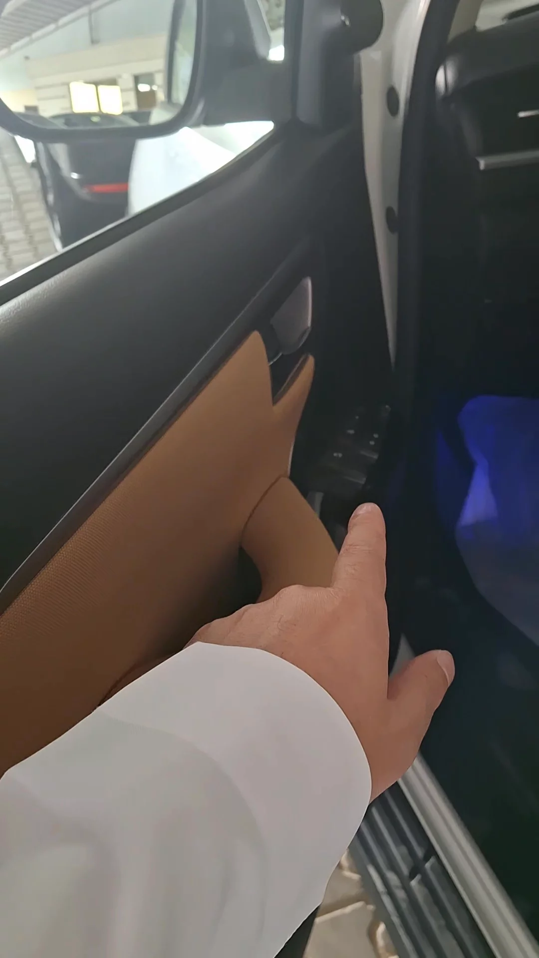 Car video thumbnail 1 of 11