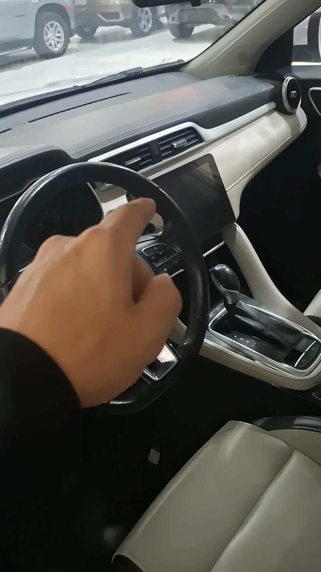 ام جي ZS LUX 2023