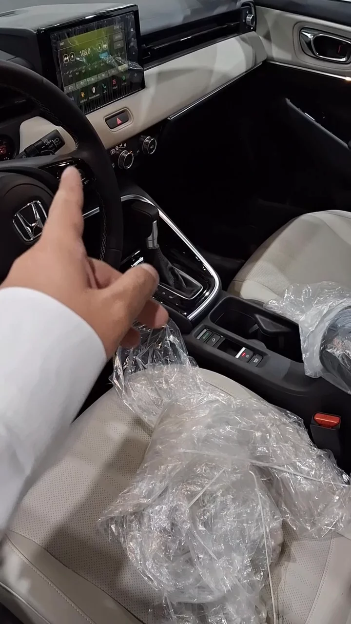 Car video thumbnail 1 of 10