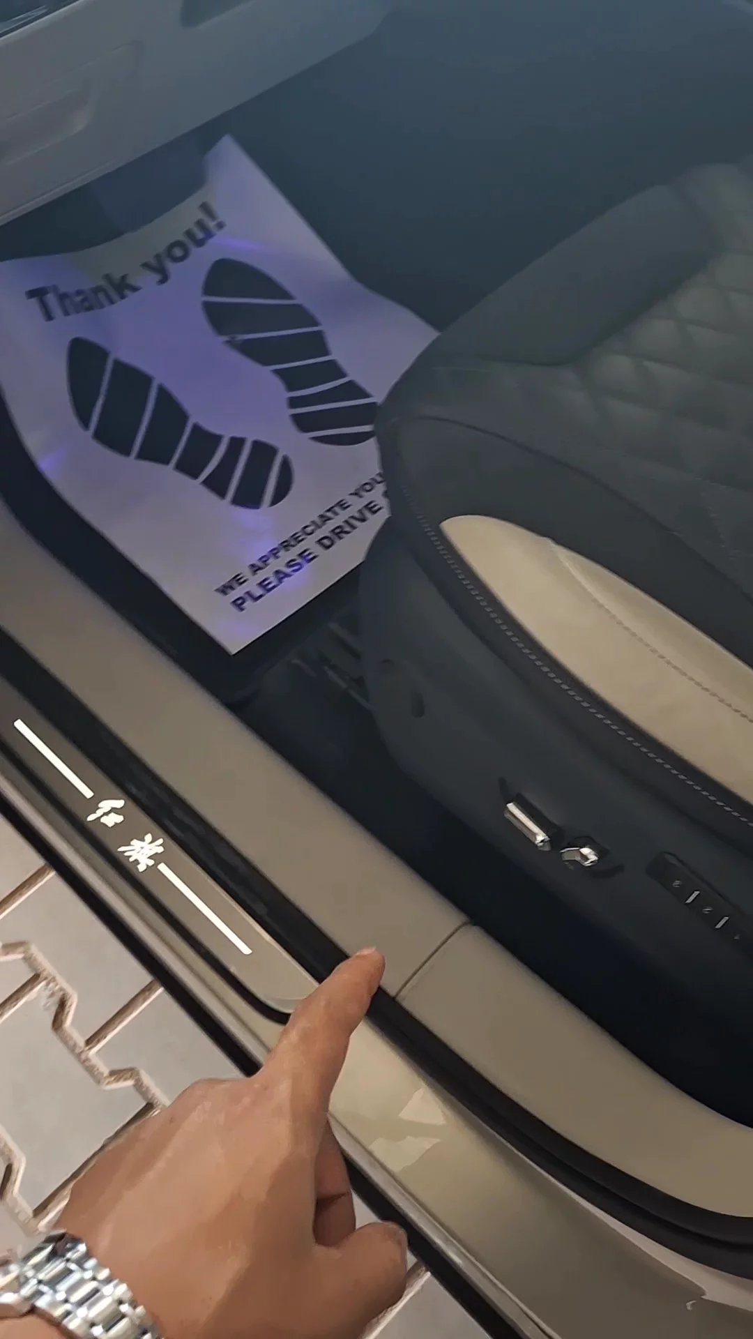 Car video thumbnail 1 of 7