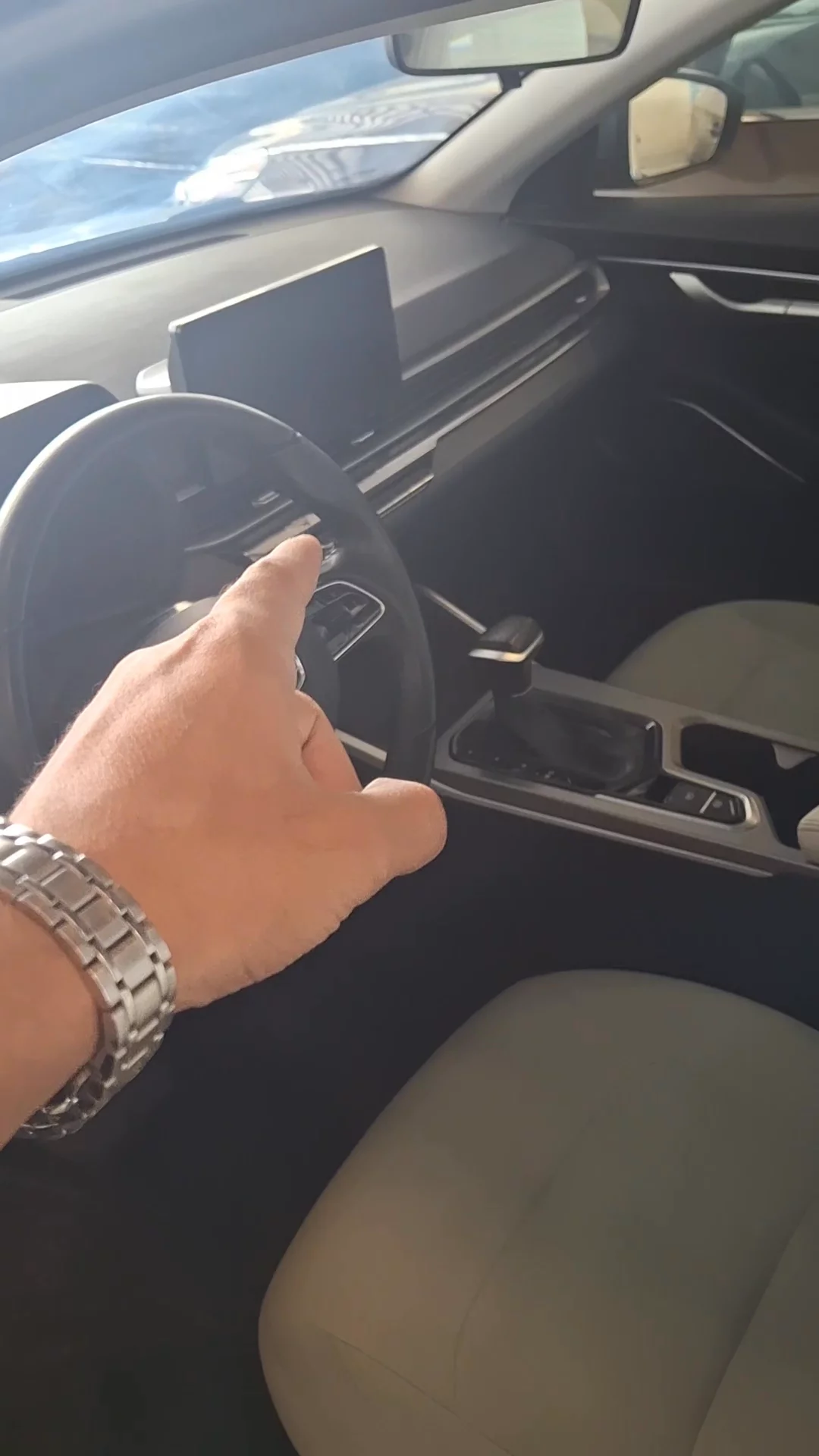 Car video thumbnail 1 of 7