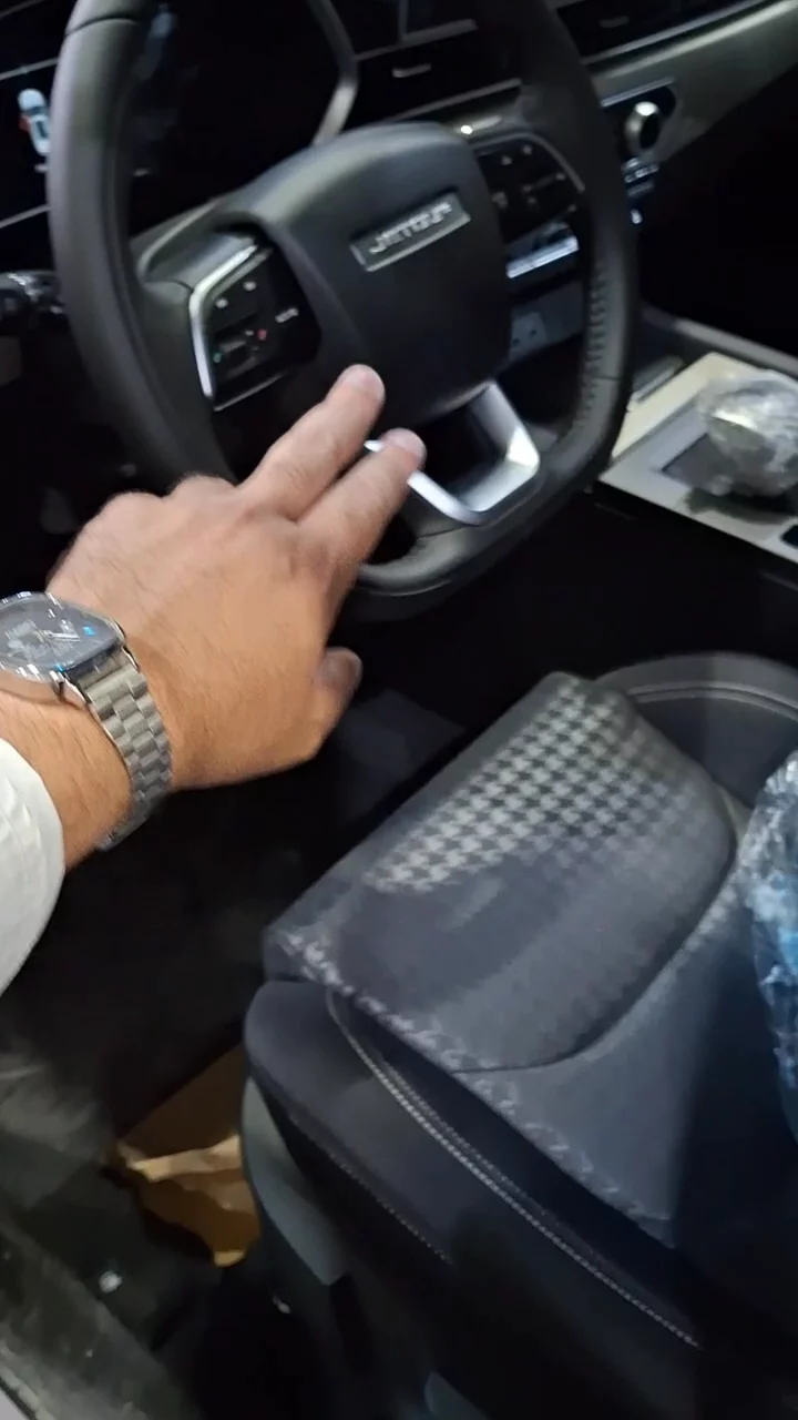 Car video thumbnail 1 of 9