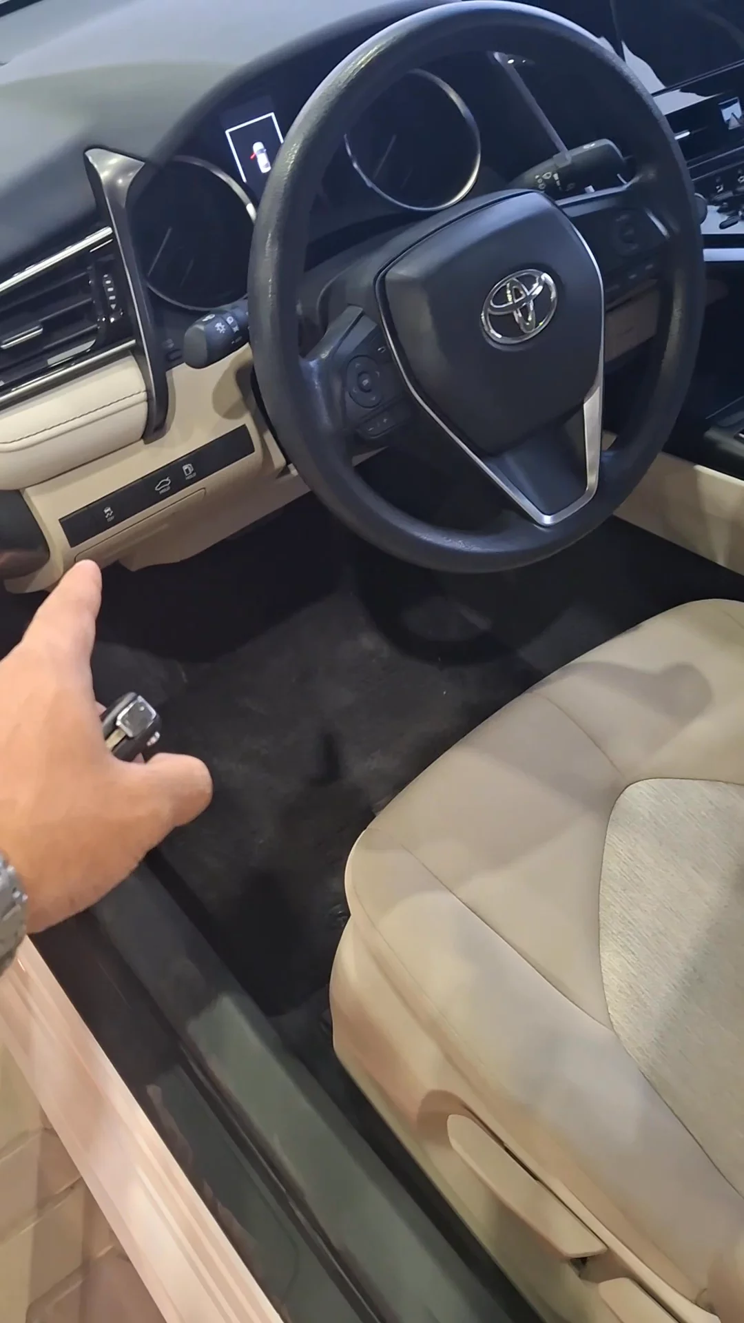 تويوتا كامري LE 2022