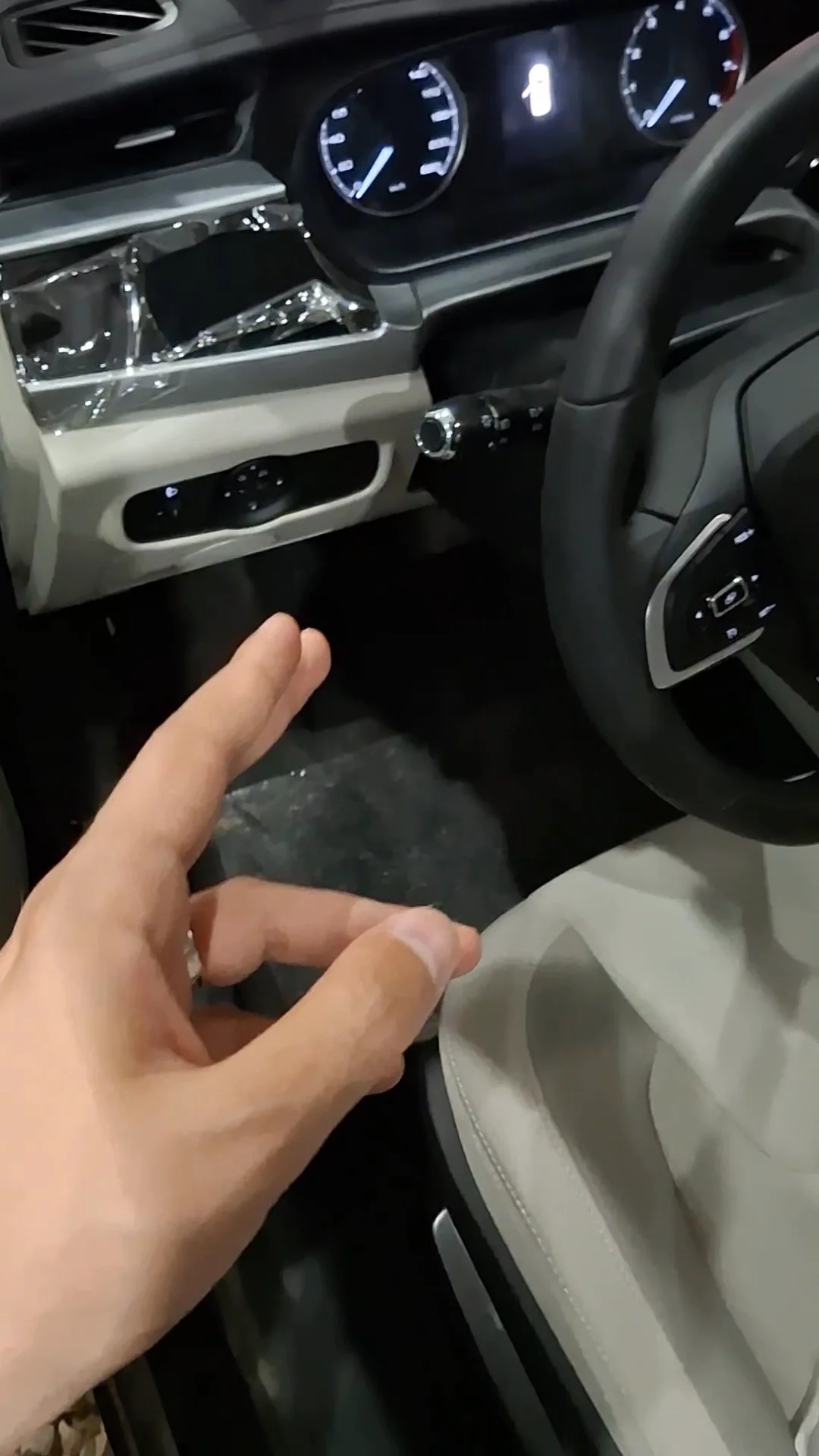 Car video thumbnail 1 of 10