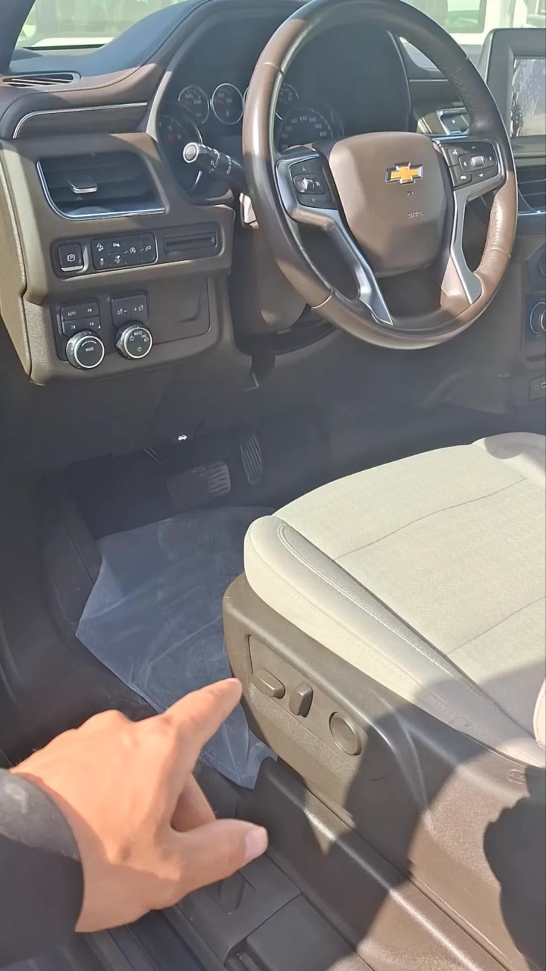 Car video thumbnail 1 of 8