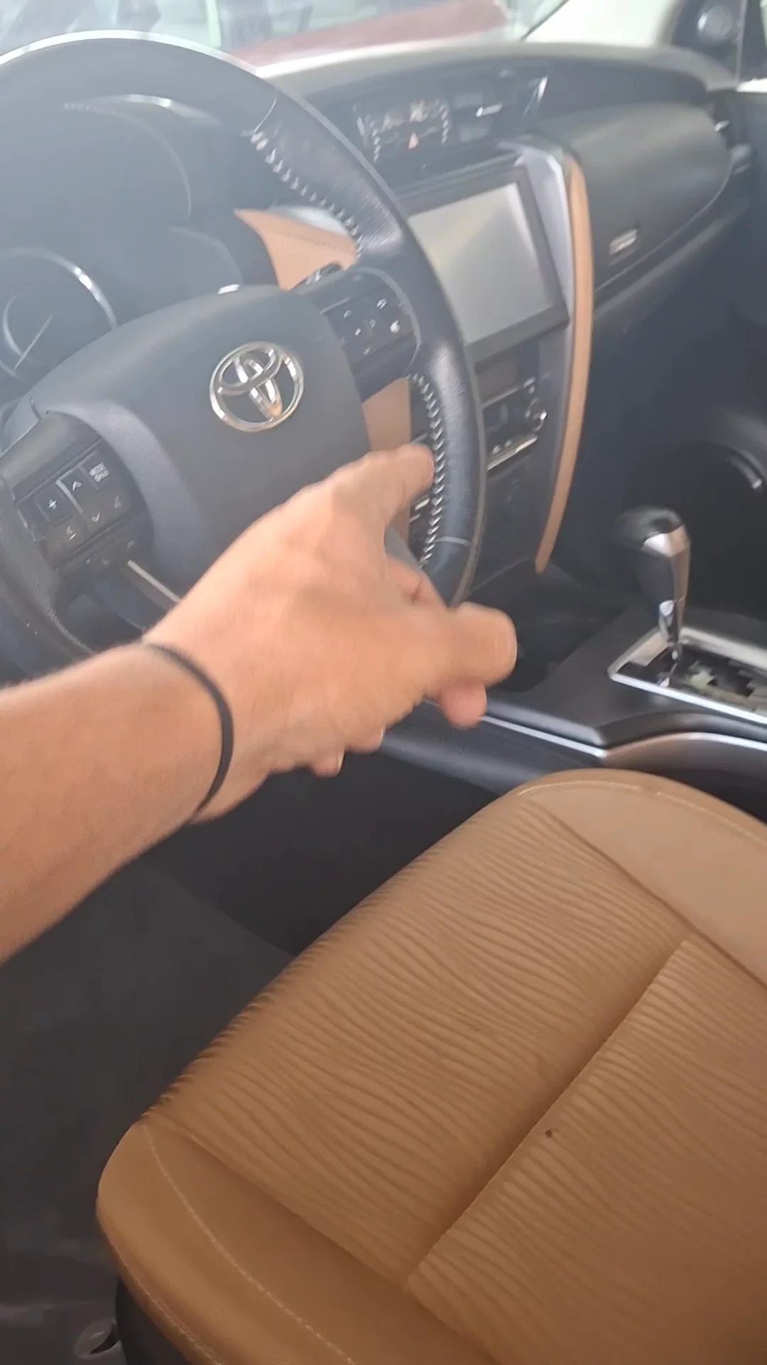 Car video thumbnail 1 of 7